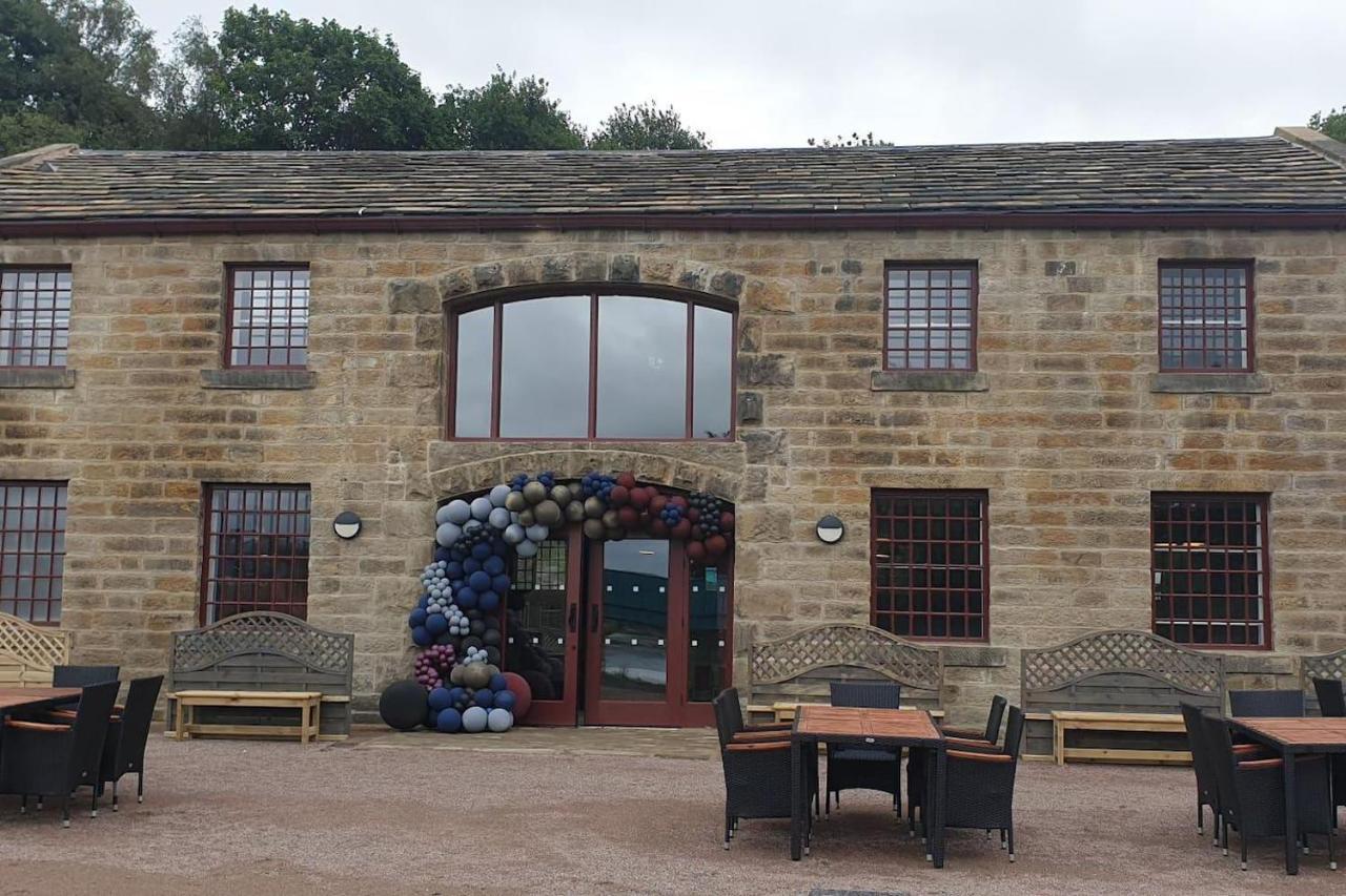 Buck - En-Suite Room In Canalside Guesthouse Burnley Bagian luar foto